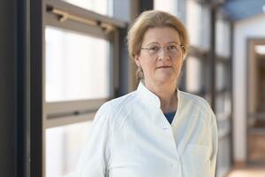 Frau Dr. med. Beate Bark
